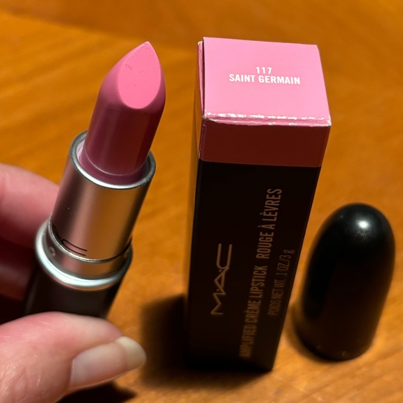 MAC Amplifed Creme Lipstick Saint Germain - Picture 4 of 16